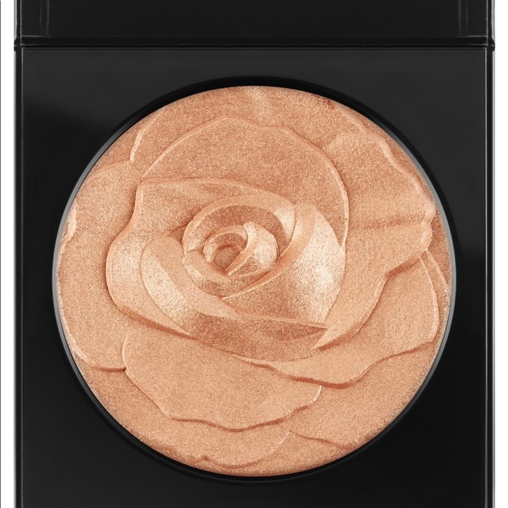 MAC Selena Highlighter